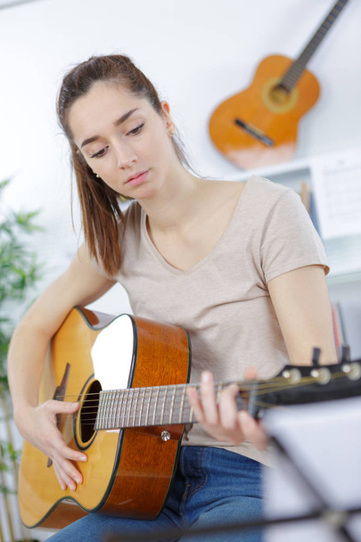 pretty teen girl playing guitar - Foto, Imagem