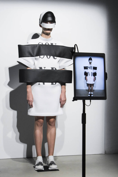 Anrealage show as part of the Paris Fashion Week - Valokuva, kuva
