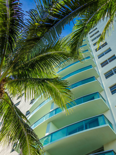 Uzun boylu tropikal resort adlı bina  - Fotoğraf, Görsel