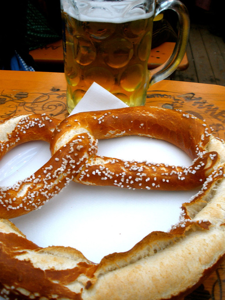 Birra e pretzel
 - Foto, immagini