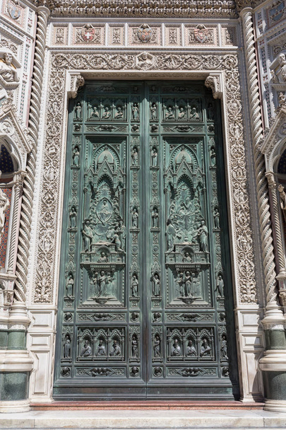 portal of the Florence Cathedral in Florence, Italy - Foto, imagen