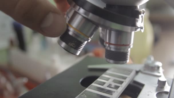 Μικροσκόπιο εργαστηριακή ανάλυση - Πλάνα, βίντεο
