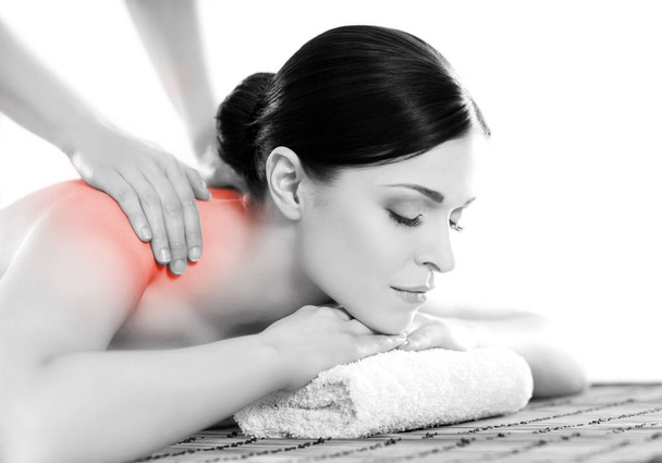 Woman relaxing on a spa massage - Foto, Bild