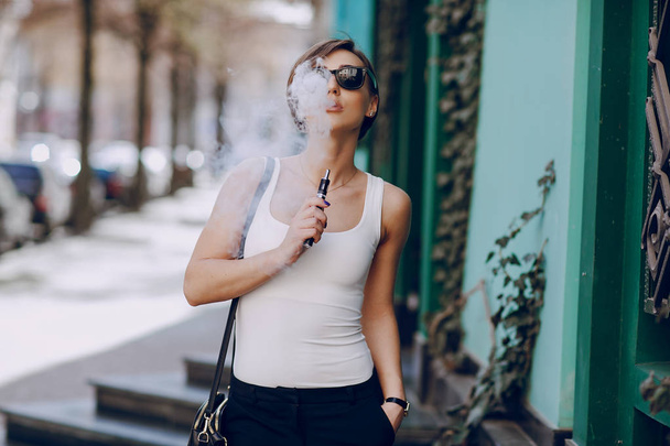 girl with the electronic cigarette - Фото, изображение