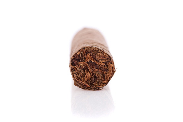 grote sigaar geïsoleerd op een witte achtergrond - Foto, afbeelding
