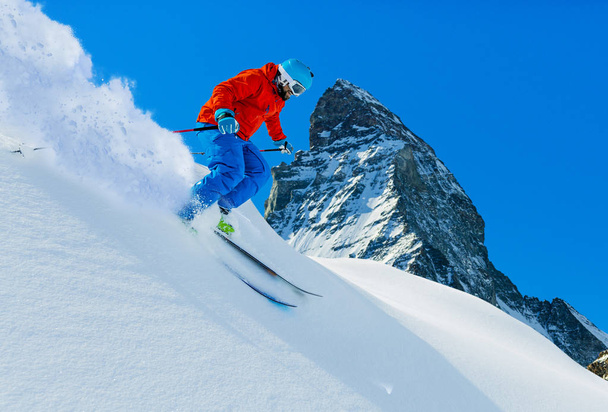 Skifahren in den Schweizer Bergen - Foto, Bild