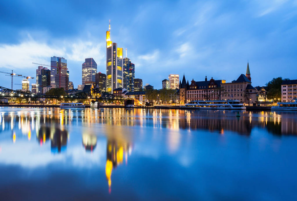 twilight in Frankfurt am Main - Фото, зображення