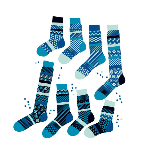 Weihnachtsblau gestreifte Socken im Patchwork-Stil. Weihnachtsmuster - Vektor, Bild