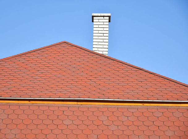 Dům střecha a kouř zásobník - Fotografie, Obrázek
