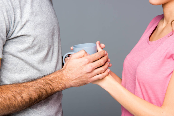 Couple holding cup - Fotó, kép