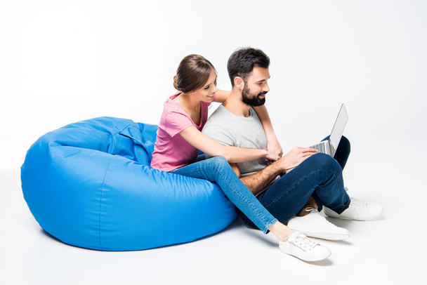 couple using laptop - Фото, изображение