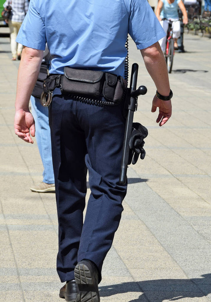 Polizist auf der Straße - Foto, Bild