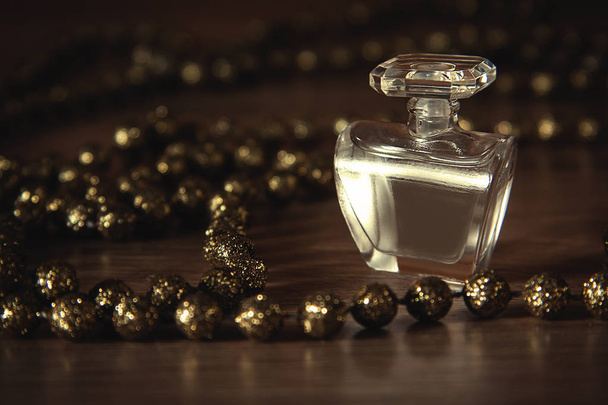 perfume femenino pequeño
  - Foto, imagen