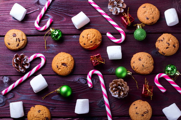 food background with chocolate chip, cookies, marshmallows and candy canes - Valokuva, kuva