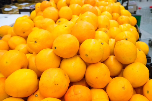 Montón de naranjas frescas
 - Foto, imagen