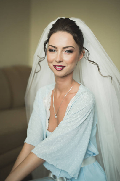 Luxury bride on the morning of wedding day - Фото, изображение