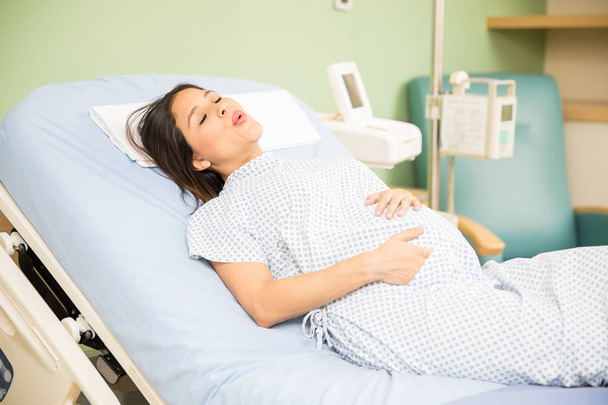 pregnant woman trying to breath - Φωτογραφία, εικόνα