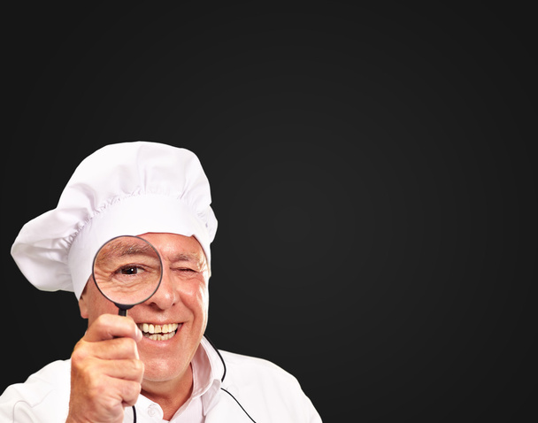 Retrato de un chef sosteniendo lupa
 - Foto, imagen