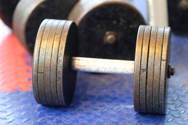 dumbbells in a fitness hall - Foto, afbeelding