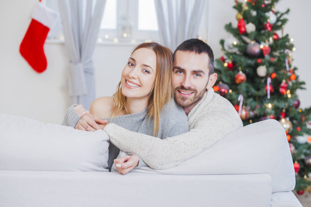 Young couple in love on Christmas night - Valokuva, kuva