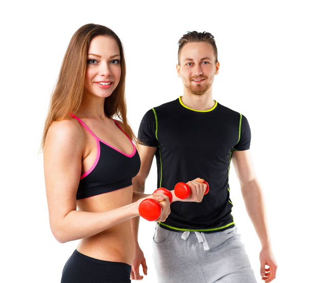 atletische man en vrouw met halters op de witte - Foto, afbeelding
