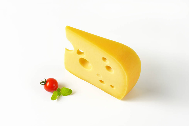 cuneo di formaggio giallo con occhi
 - Foto, immagini