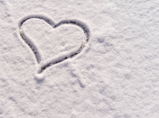 heart drawn in the snow as a background for postcard. - Foto, Imagem