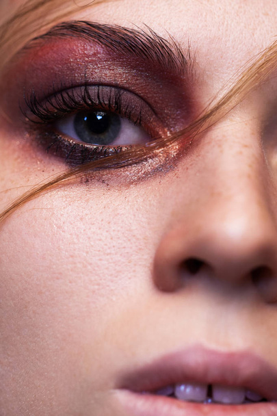 Natural make-up olhos close-up com a banda
. - Foto, Imagem
