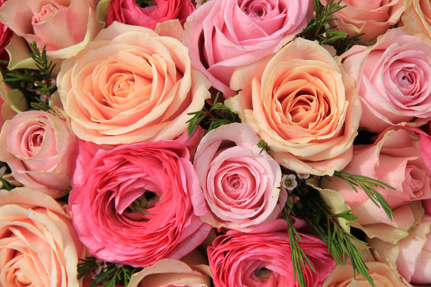 Ροζ τριαντάφυλλο νυφική ανθοδέσμη - Φωτογραφία, εικόνα