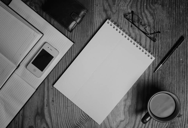 fekete-fehér notebook papír írószerek - Fotó, kép
