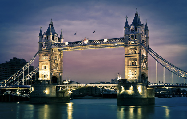 Tower Bridge o zmierzchu - Zdjęcie, obraz