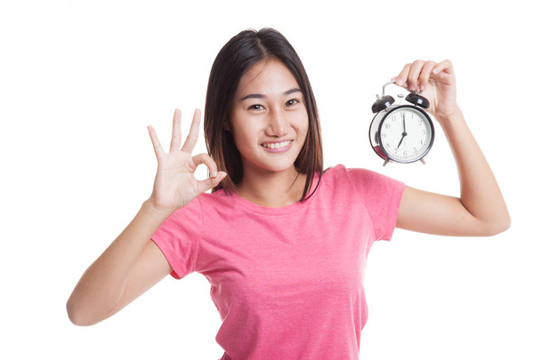Young Asian woman show OK with a clock. - Fotoğraf, Görsel