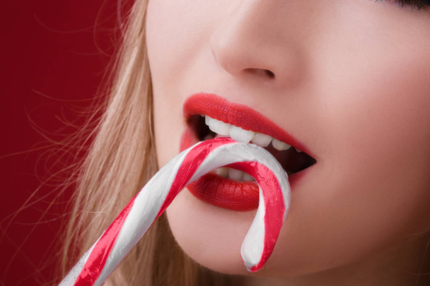 woman blonde with Christmas candy - Foto, Bild