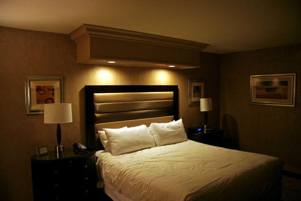 ホテルのベッド - 写真・画像