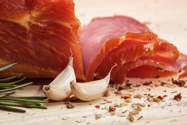 moked Ham with some garlic and herbs  - Foto, Imagem