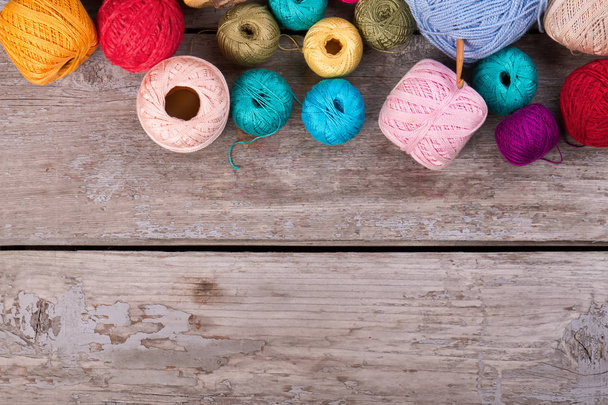 Multicolored threads for needlework.  - Foto, afbeelding