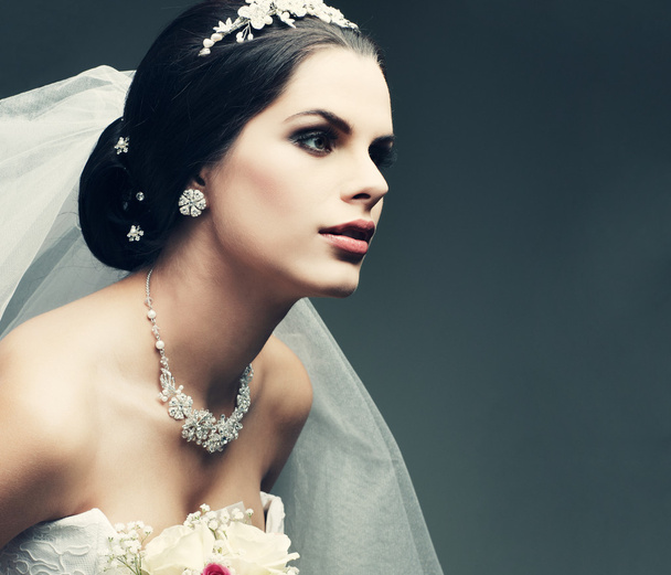Porträt der schönen Braut. Hochzeitskleid. Hochzeitsdekoration - Foto, Bild