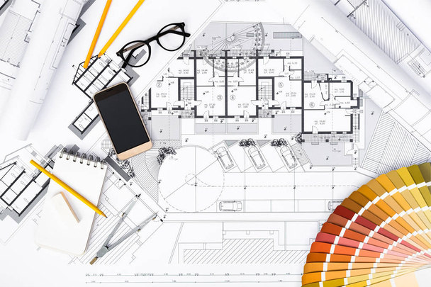 Planes de construcción con herramientas de dibujo, paleta de colores y Smart
  - Foto, imagen