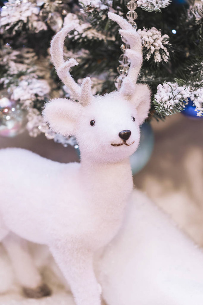 Белый олень Санта-Клауса
 - Фото, изображение