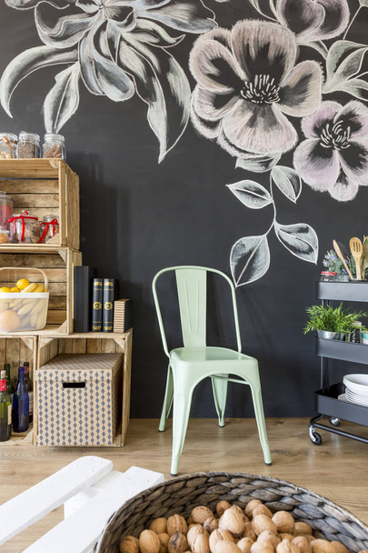 Willow green chair and blackboard - Foto, afbeelding