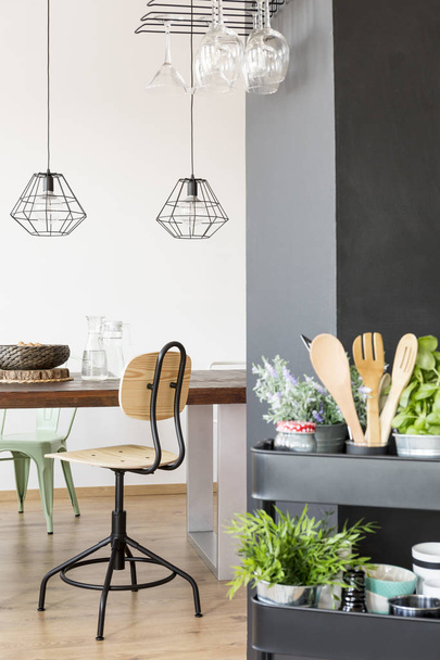 Communal table and industrial lamps - Foto, immagini