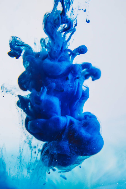 blue dye in water - Foto, imagen