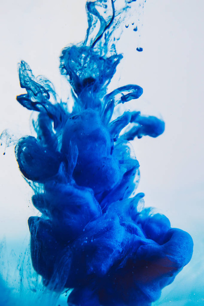 blue dye in water - Foto, imagen