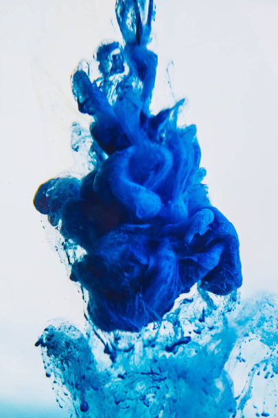 blue dye in water - Фото, зображення