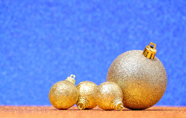 Christmas decorations on a glitter background - Foto, afbeelding