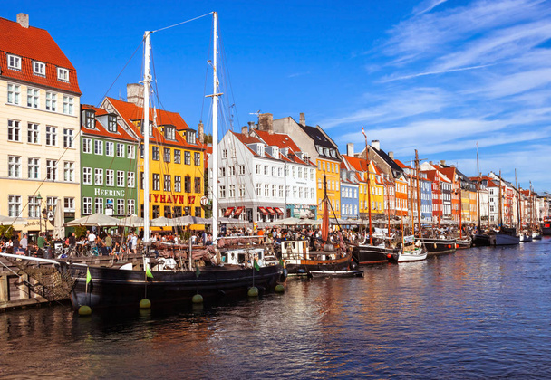 COPENHAGEN, DENMARK - SEPTEMBER 9: people in open cafes of the famous Nyhavn promenade on September 9, 2016 in Copenhagen, Denmark. Nyhavn is one of the most famous landmark of Copenhagen. - Φωτογραφία, εικόνα