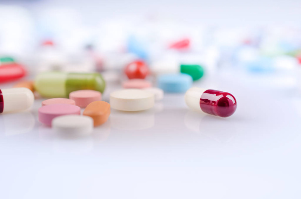 Multicolored Pills and Capsules - Φωτογραφία, εικόνα
