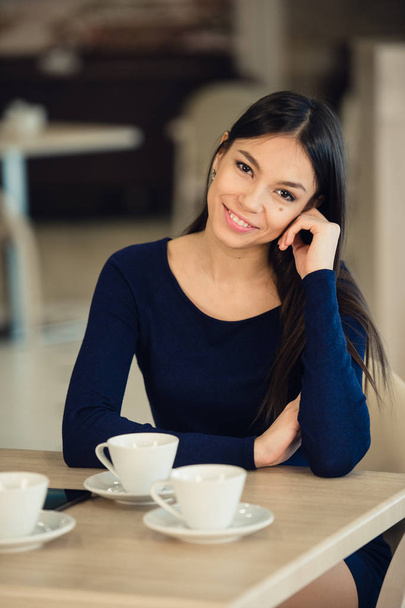 woman drinking coffee in the morning at restaurant - Foto, Imagen