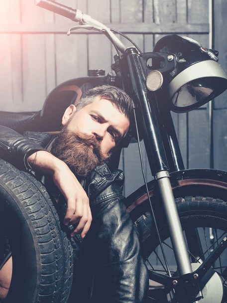 Bearded man hipster biker - Foto, afbeelding