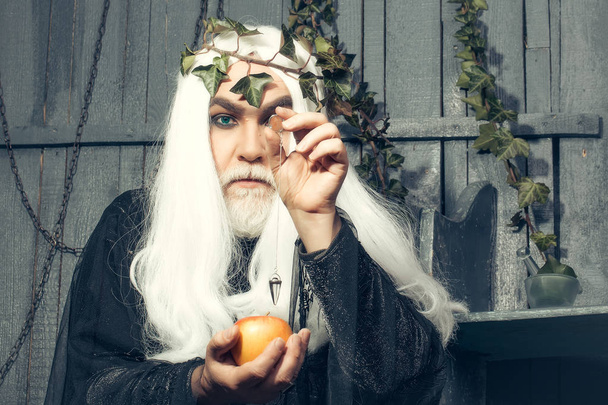 Zeus with apples - Valokuva, kuva